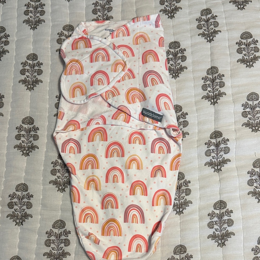 EUC SwaddleMe 0-3 Month Velcro Swaddle